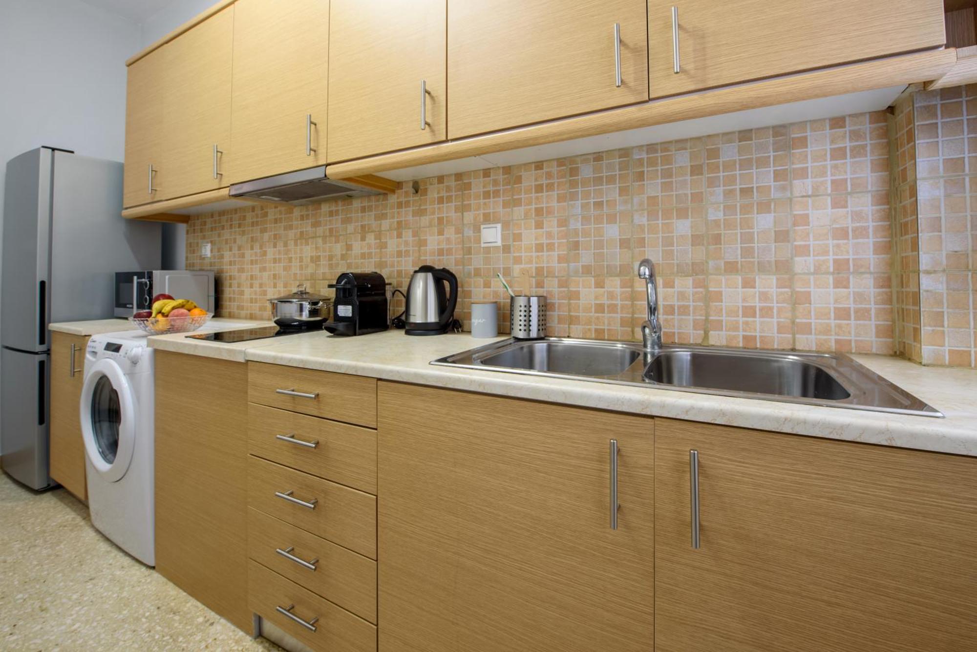 Spacious And Modern One Bedroom